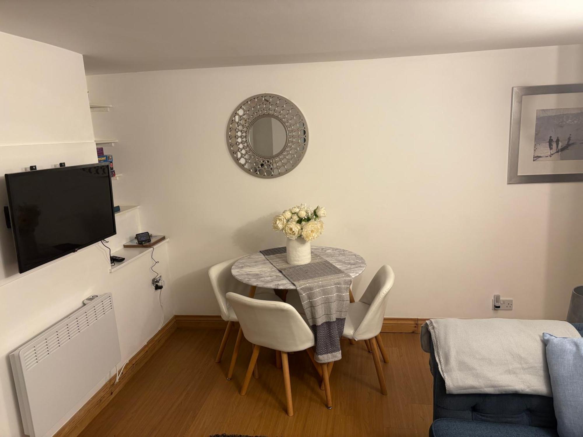 Seaton, Devon, Two Bed Apartment, Just Off The Sea Front. Eksteriør bilde