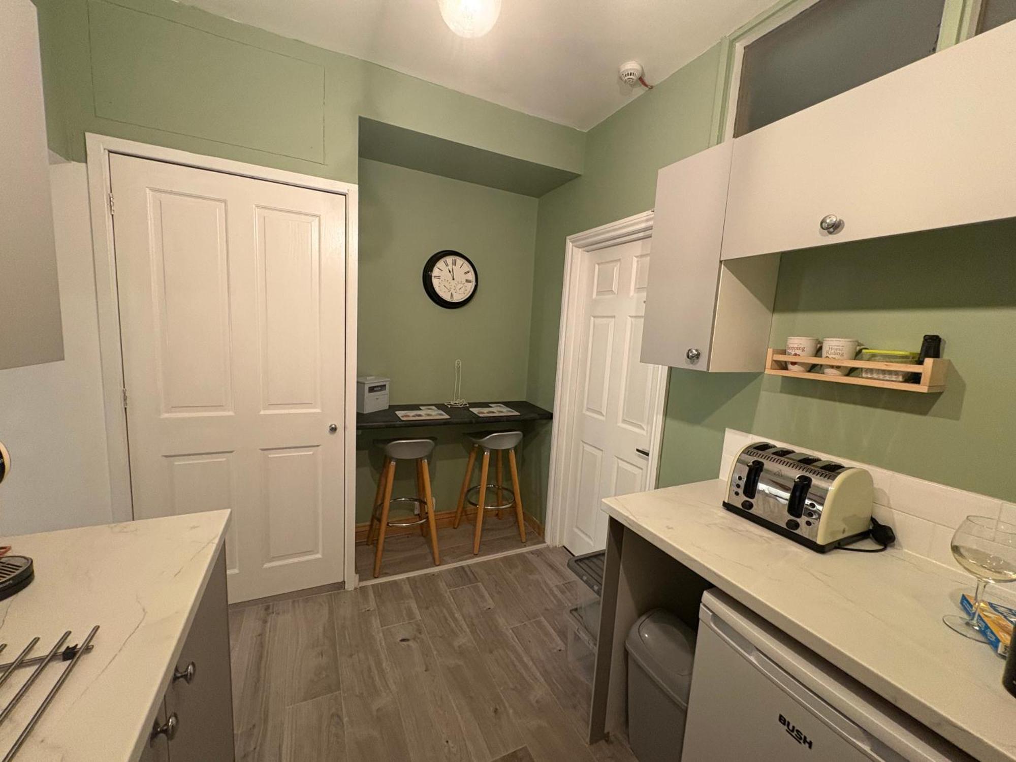 Seaton, Devon, Two Bed Apartment, Just Off The Sea Front. Eksteriør bilde